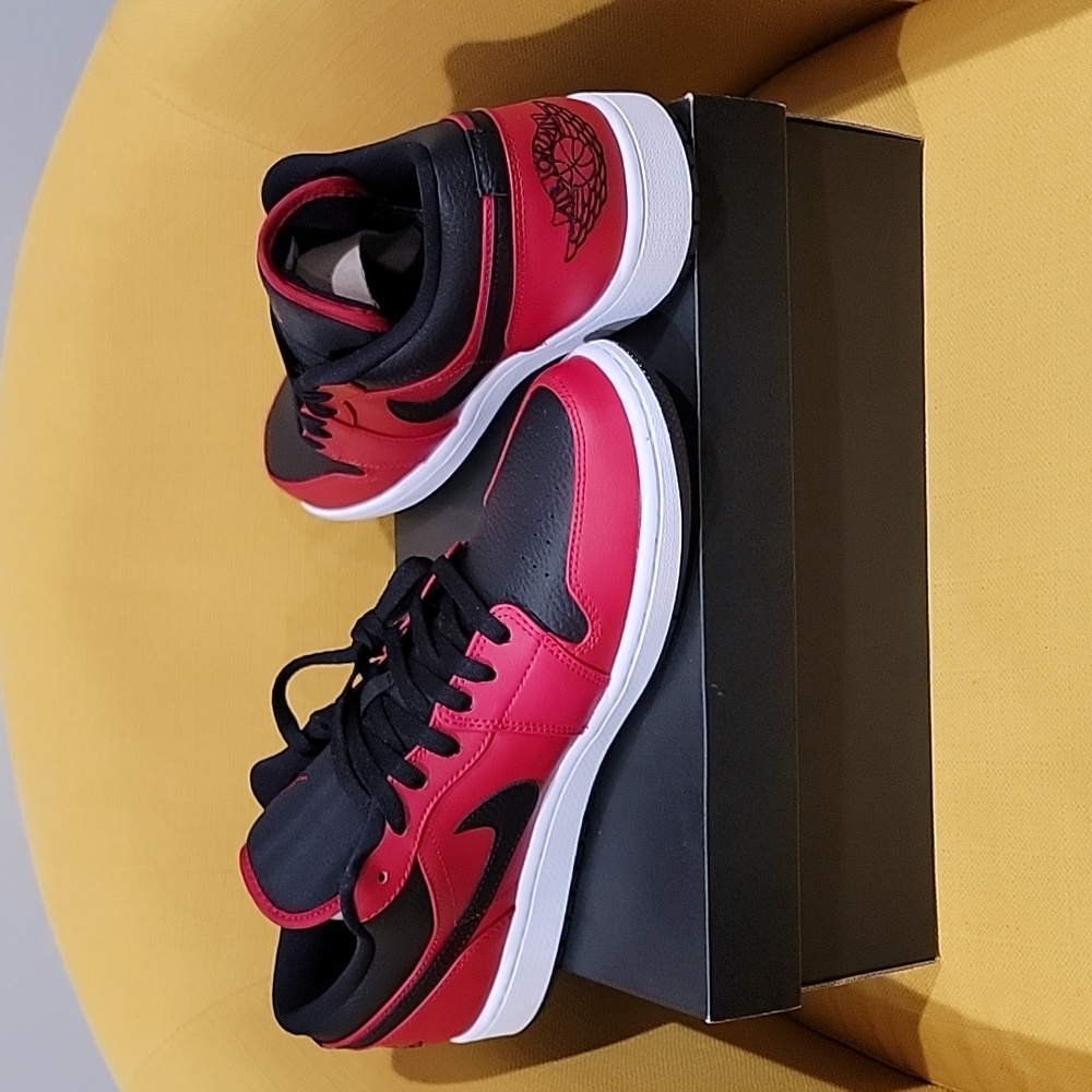 Air Jordan 1 mid